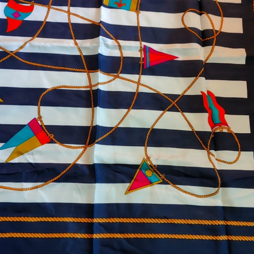 harve' bernard scarf